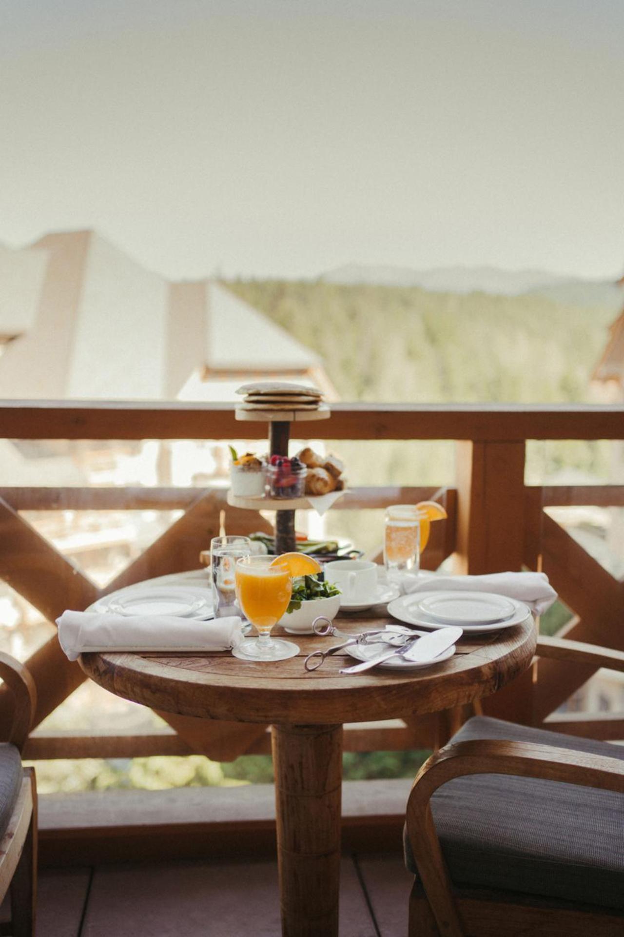 Four Seasons 5* Whistler